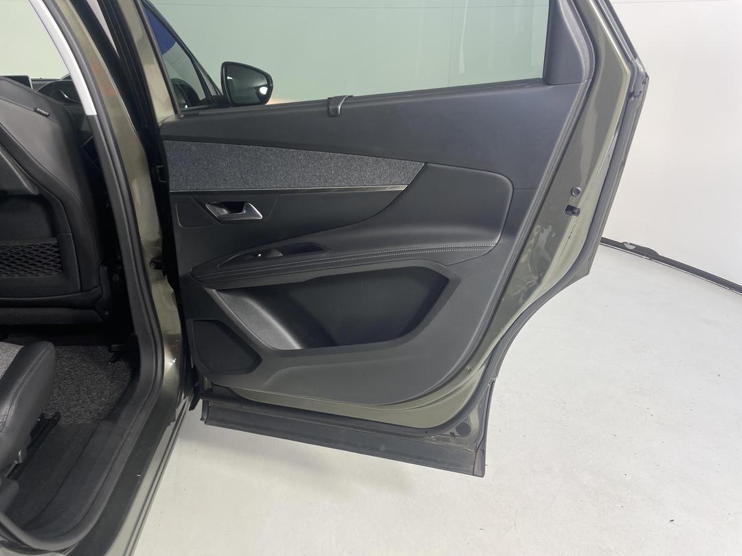 Photo '19' of Peugeot 5008