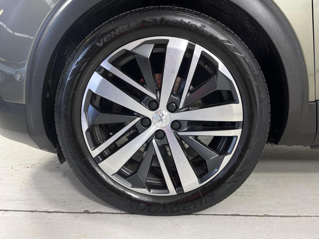 Photo '10' of Peugeot 5008