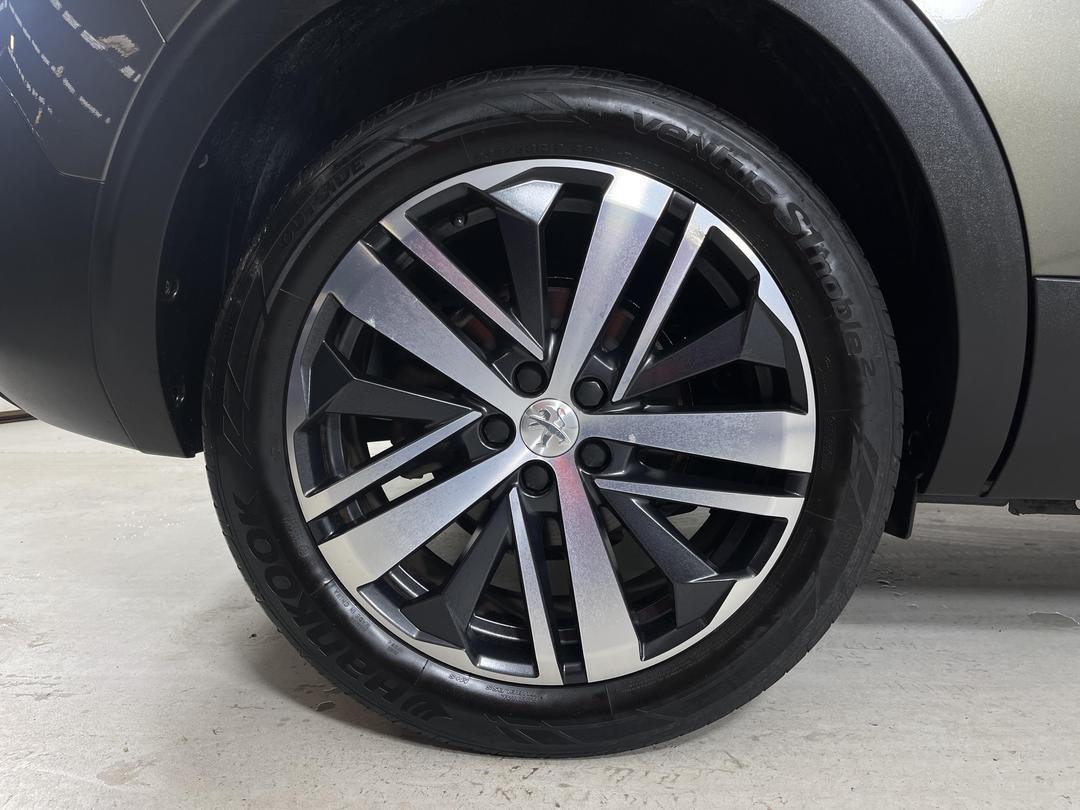 Photo '12' of Peugeot 5008