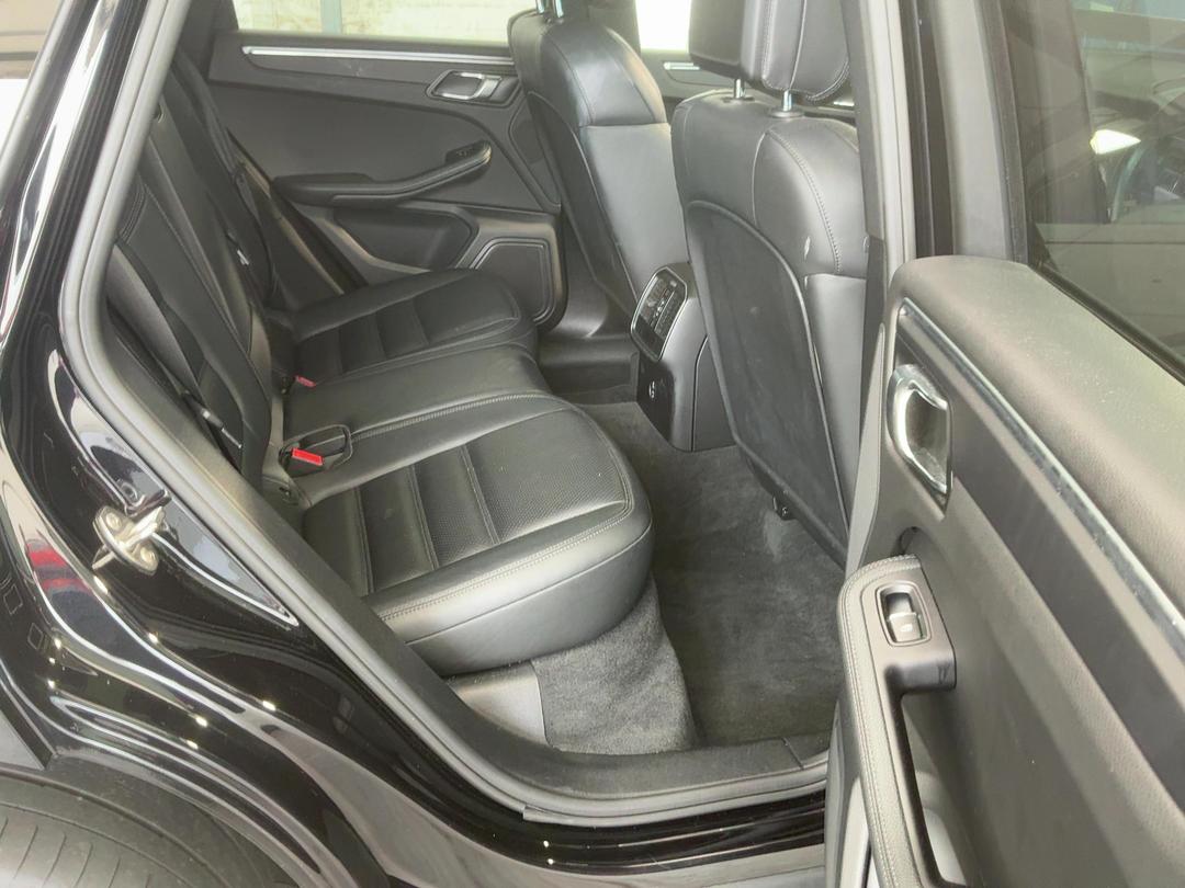 Photo '10' of Porsche Macan