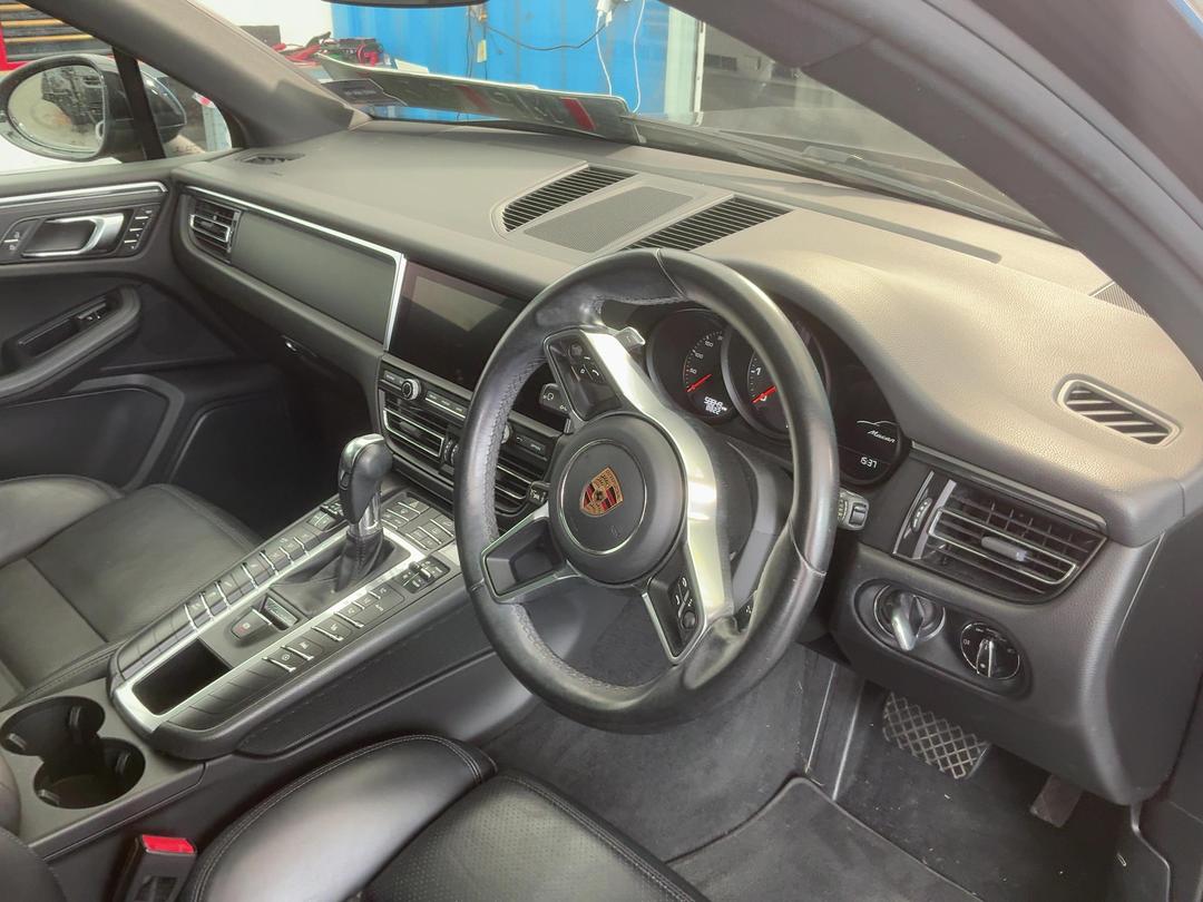 Photo '12' of Porsche Macan