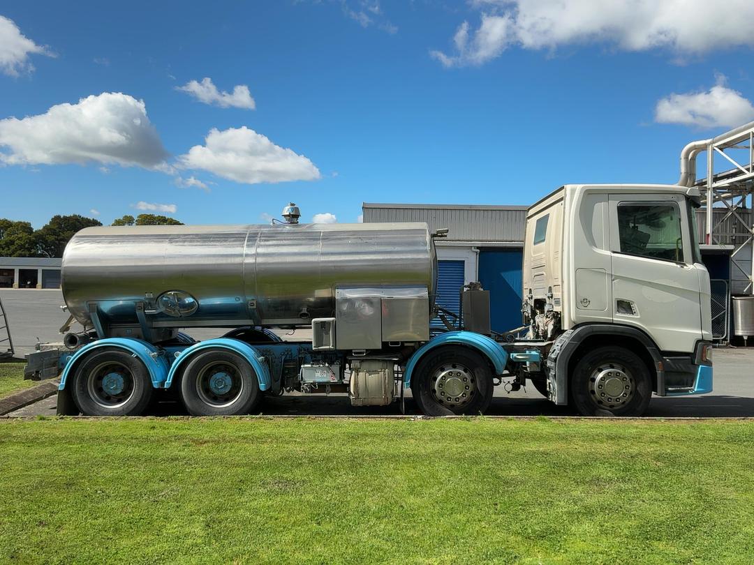 Photo '3' of Scania R R520 B8X4 Tanker