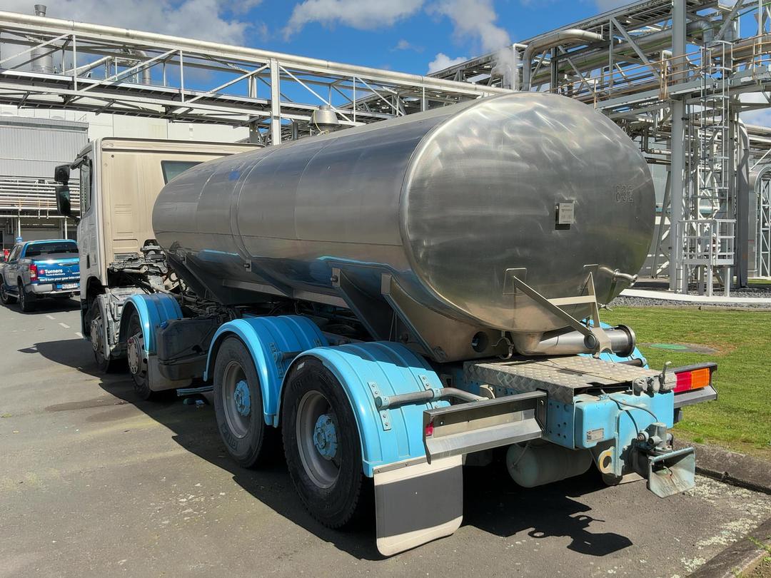 Photo '6' of Scania R R520 B8X4 Tanker