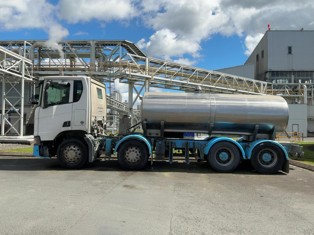 Photo '8' of Scania R R520 B8X4 Tanker