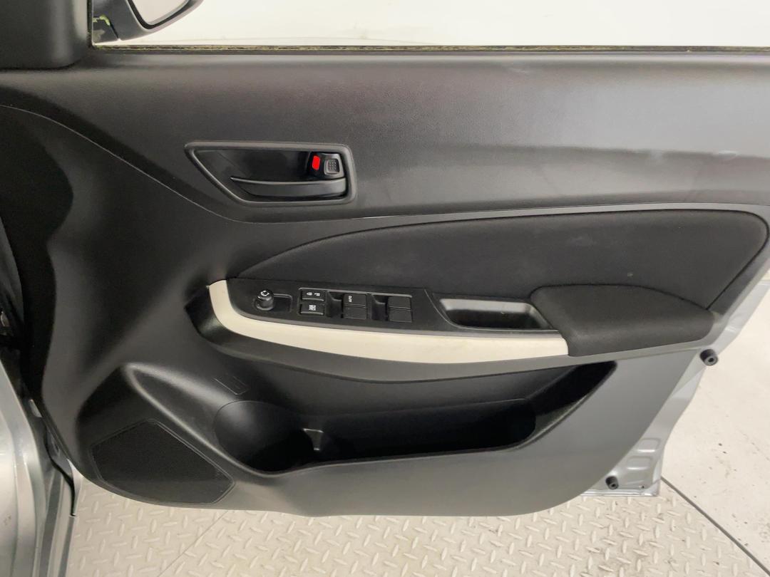 Photo '15' of Suzuki Swift