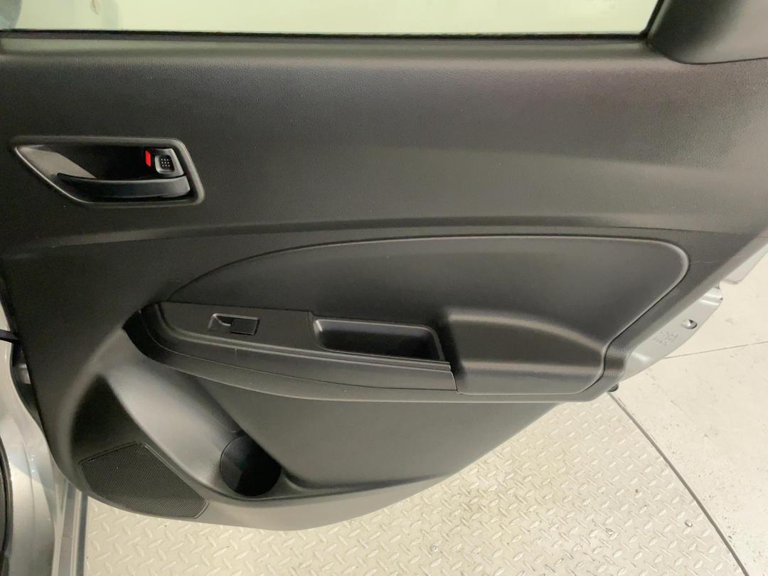 Photo '19' of Suzuki Swift