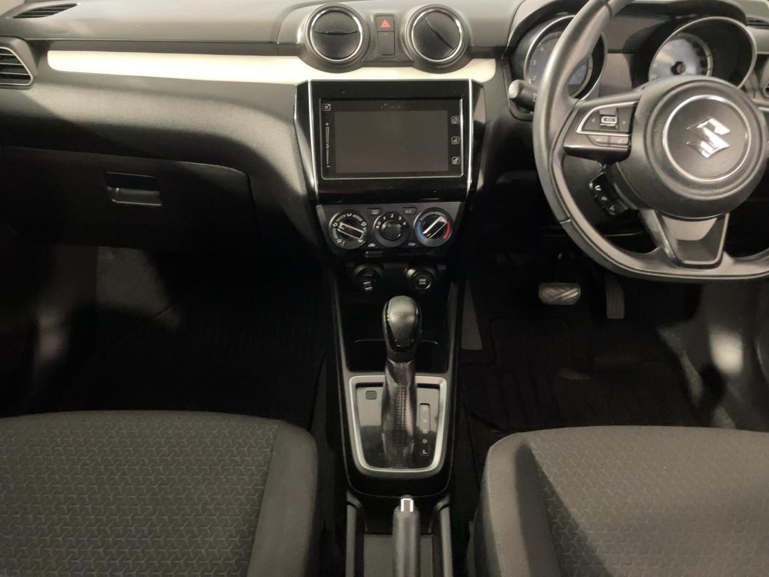 Photo '18' of Suzuki Swift