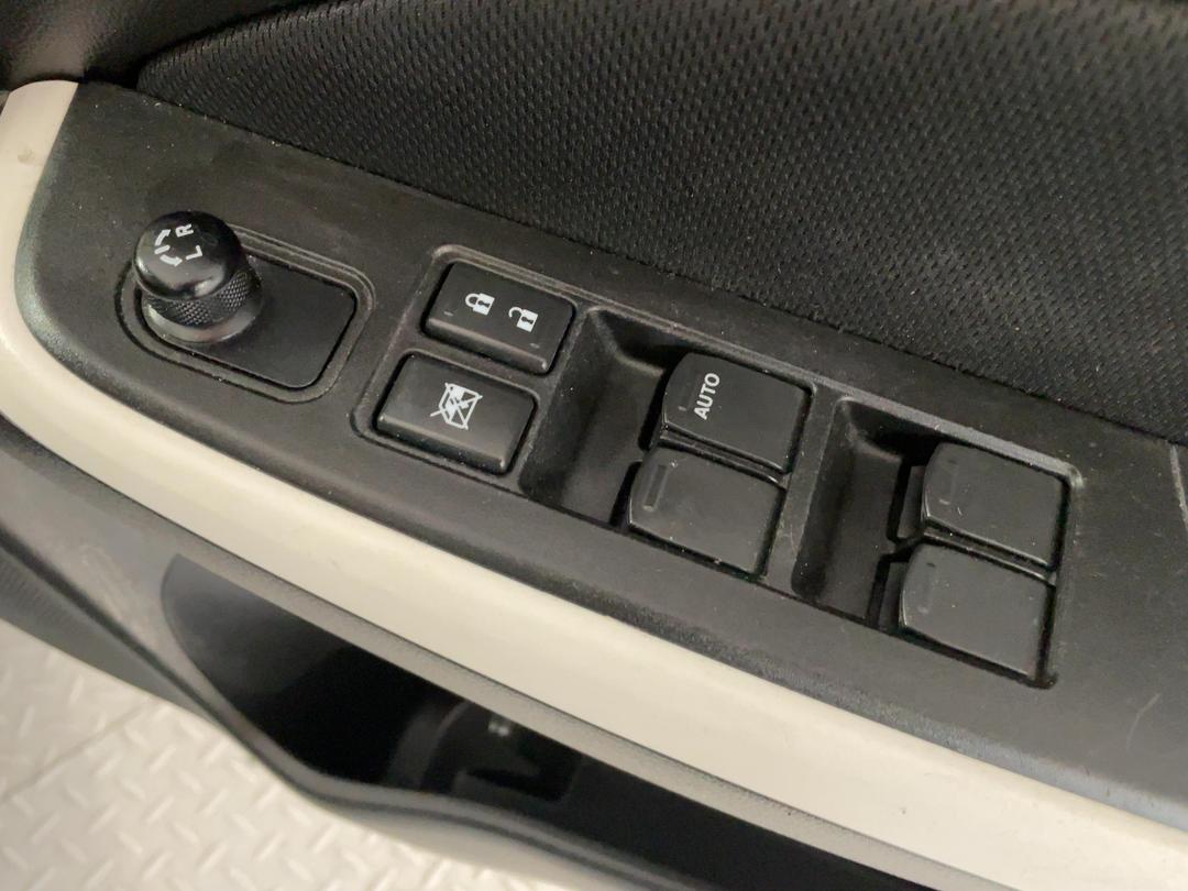 Photo '23' of Suzuki Swift