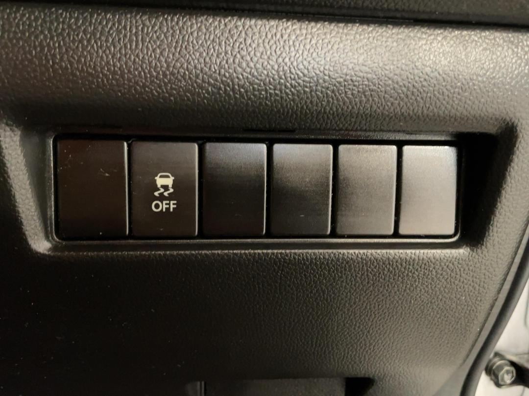 Photo '24' of Suzuki Swift