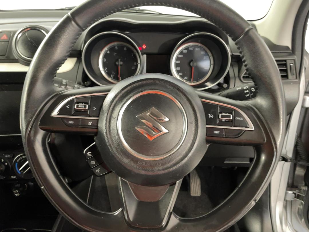 Photo '27' of Suzuki Swift