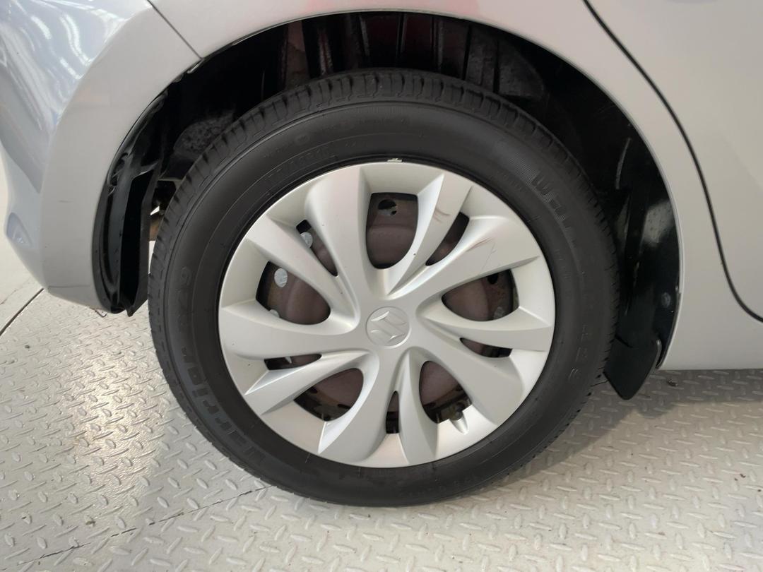 Photo '12' of Suzuki Swift