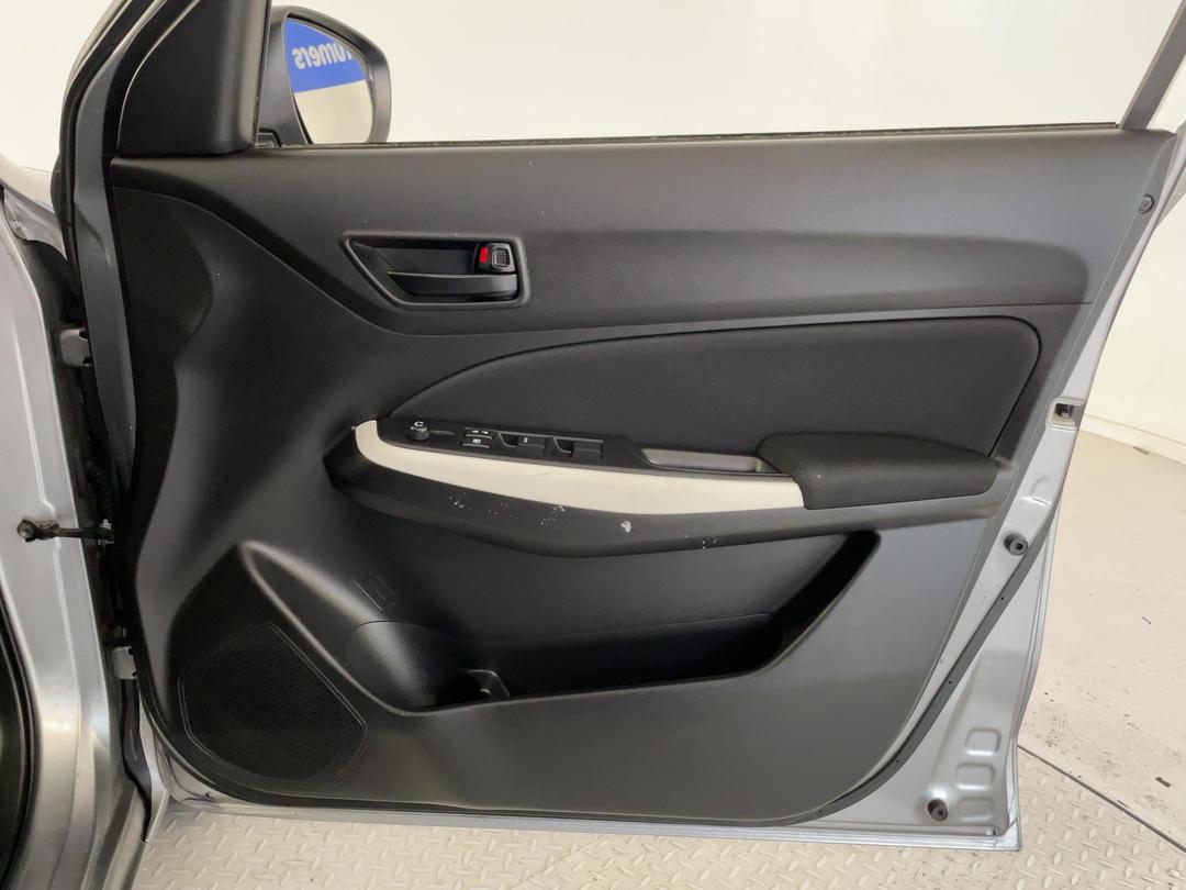 Photo '15' of Suzuki Swift