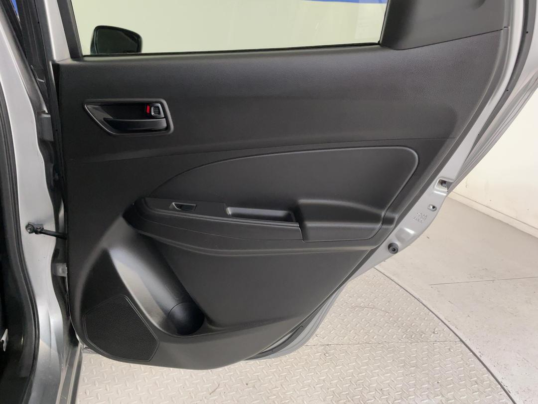 Photo '19' of Suzuki Swift