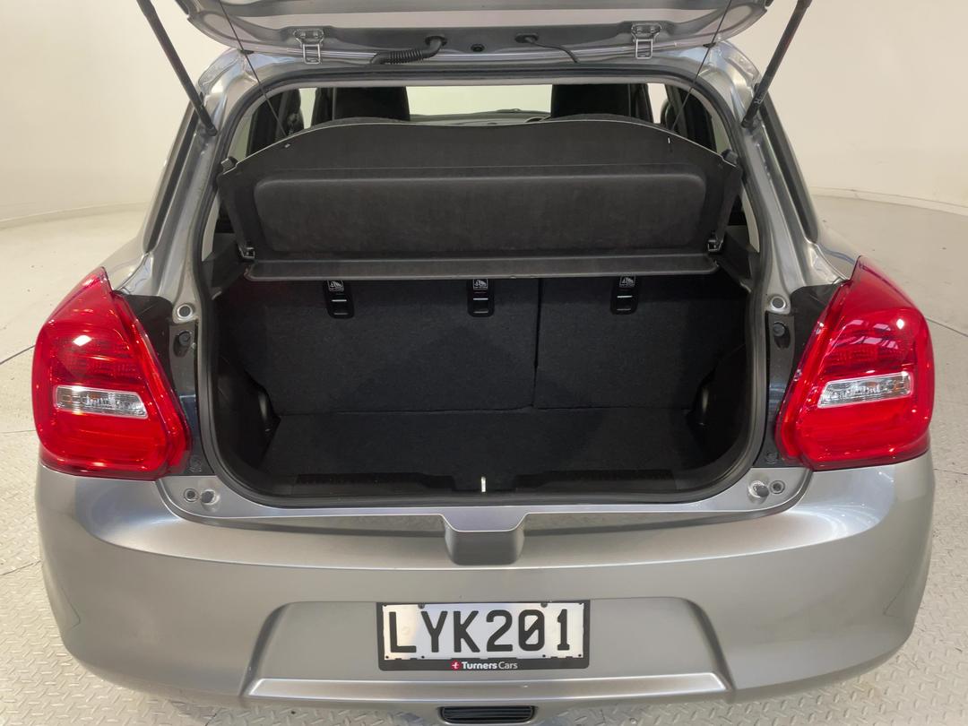Photo '14' of Suzuki Swift