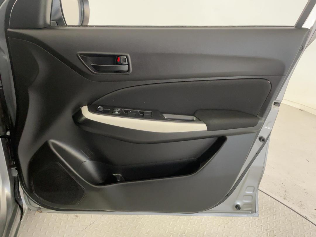 Photo '15' of Suzuki Swift