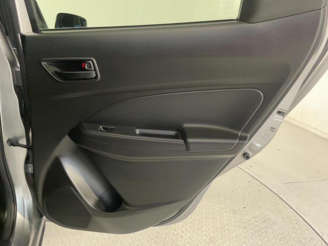Photo '19' of Suzuki Swift