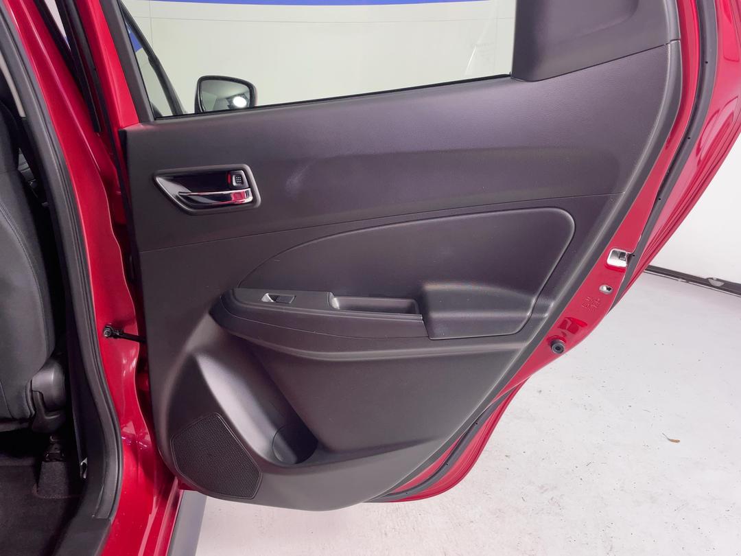 Photo '19' of Suzuki Swift