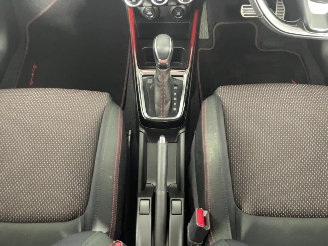 Photo '18' of Suzuki Swift