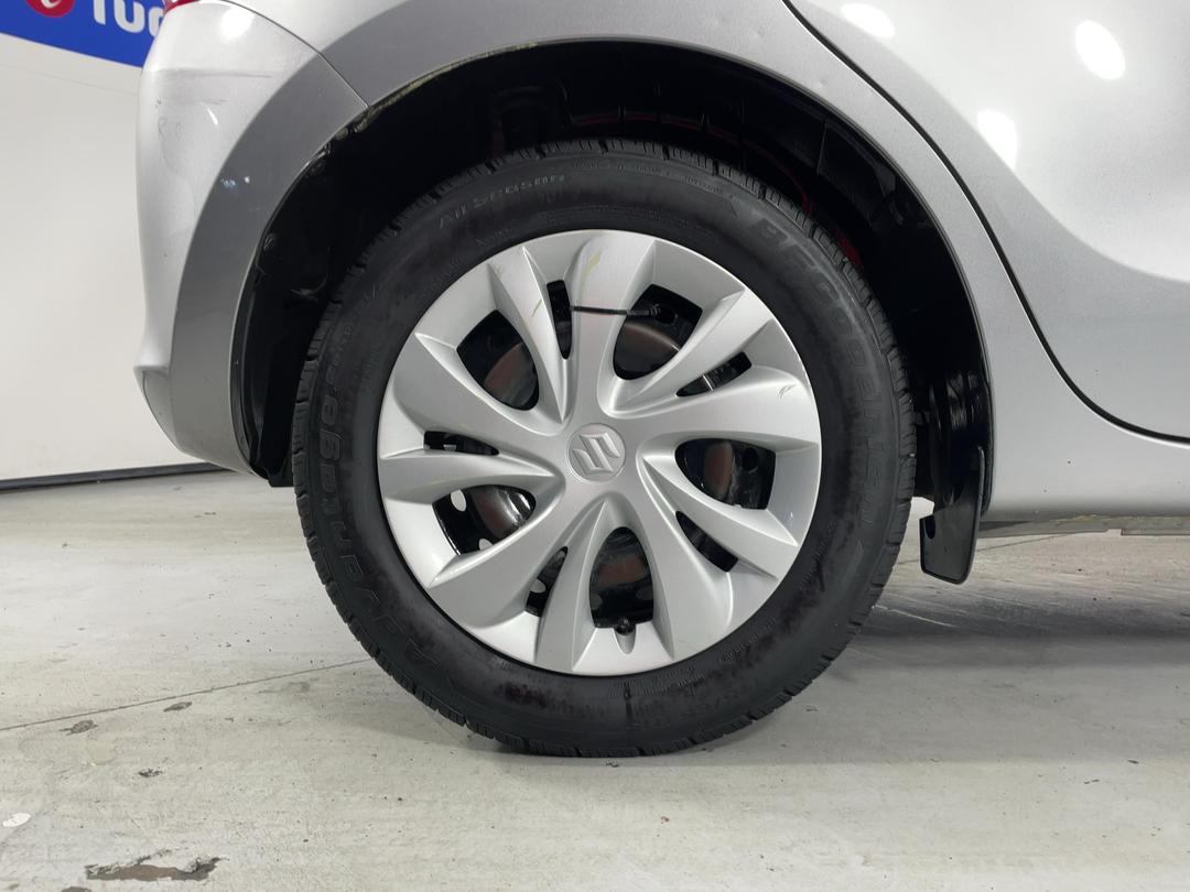 Photo '12' of Suzuki Swift
