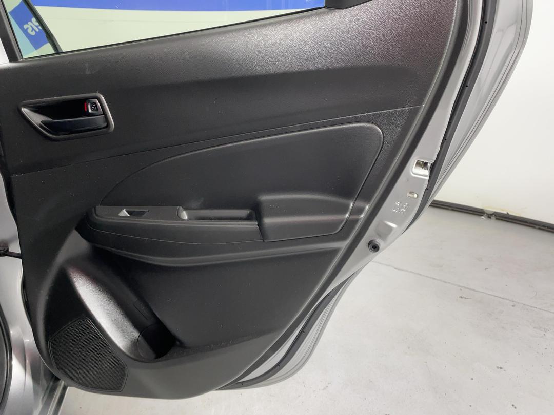 Photo '19' of Suzuki Swift