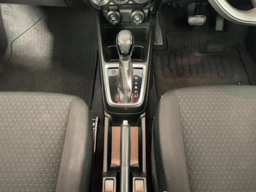 Photo '18' of Suzuki Swift