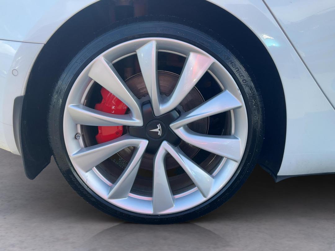 Photo '12' of Tesla Model 3