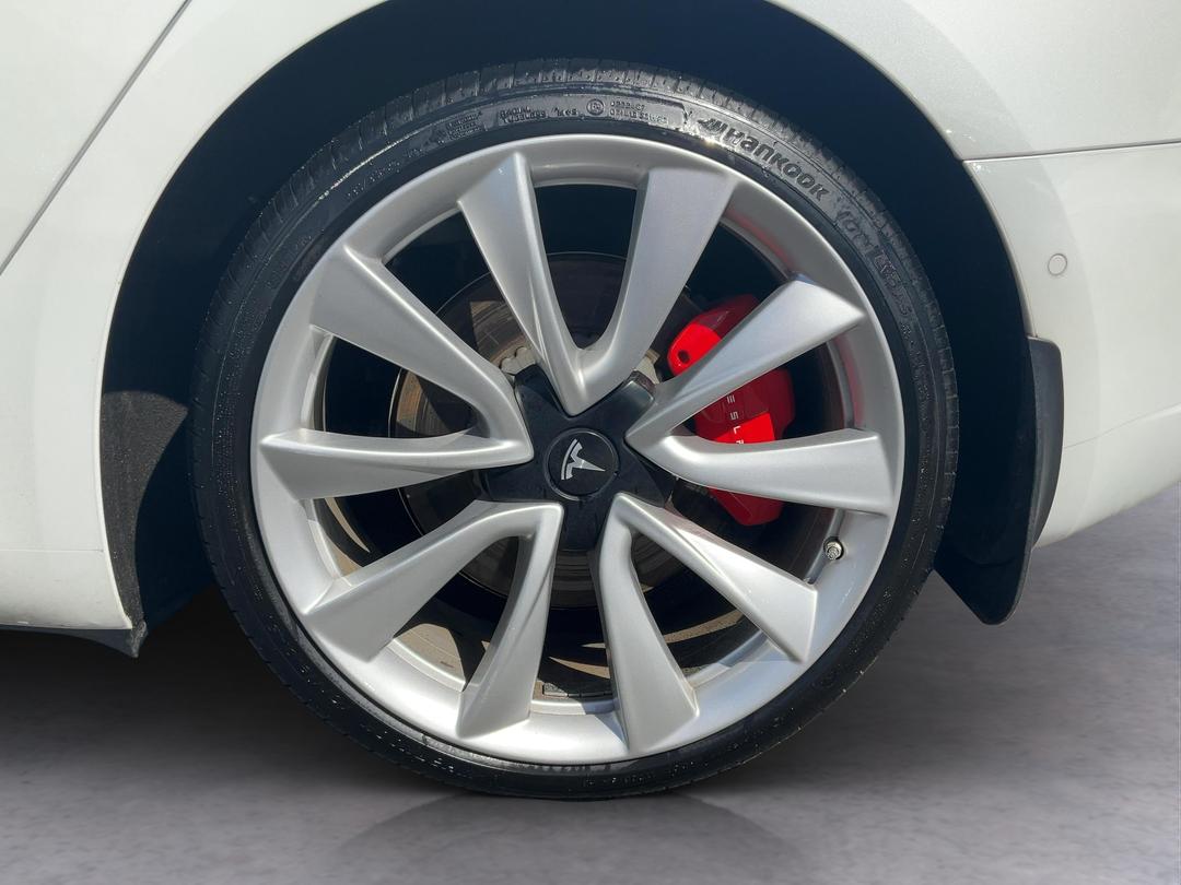 Photo '11' of Tesla Model 3