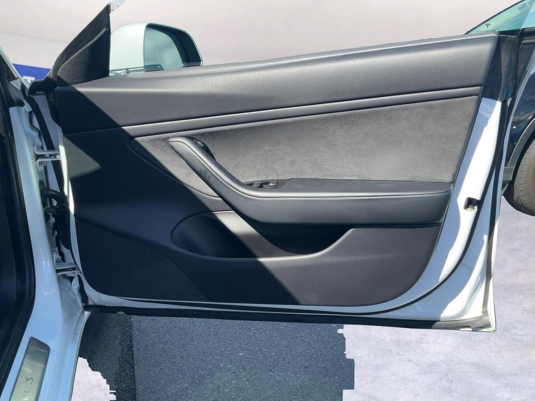 Photo '15' of Tesla Model 3