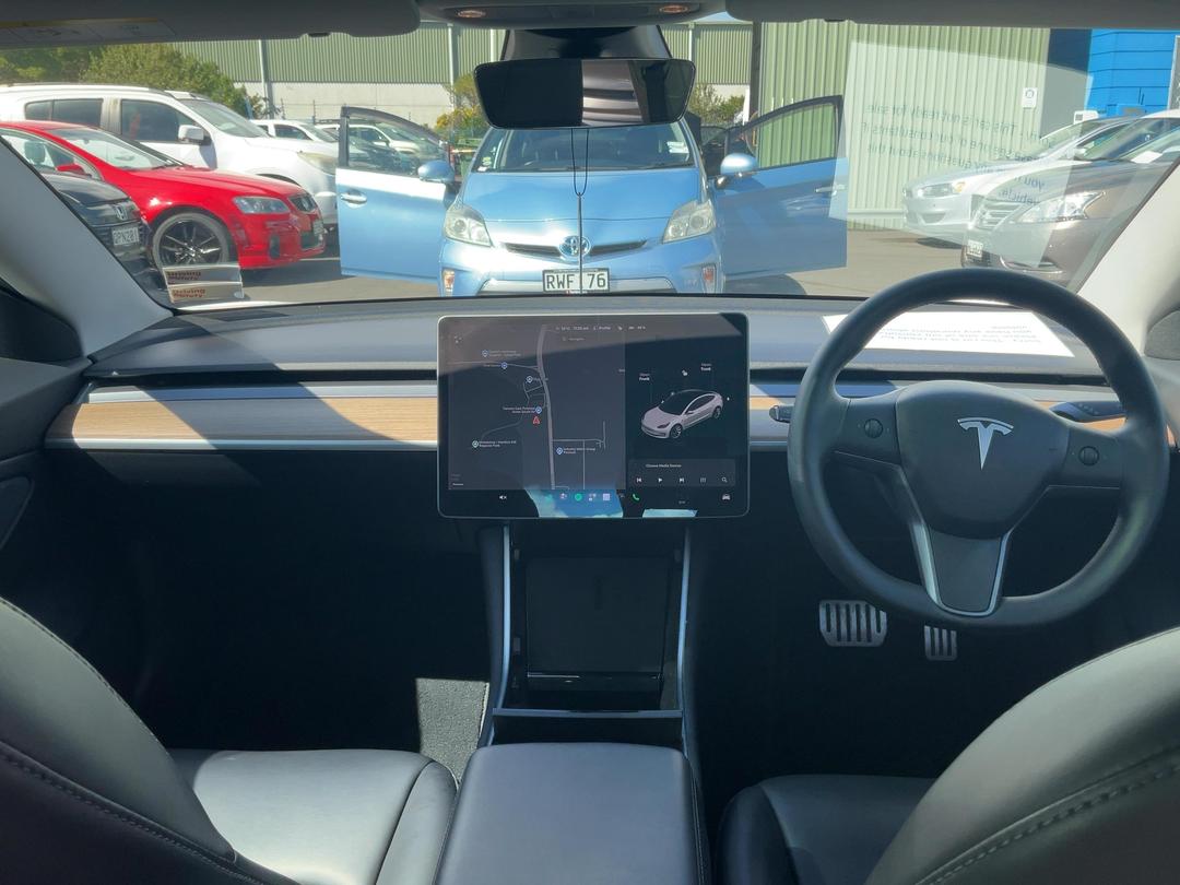 Photo '17' of Tesla Model 3