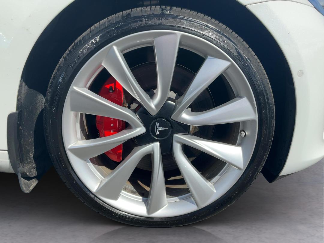 Photo '9' of Tesla Model 3
