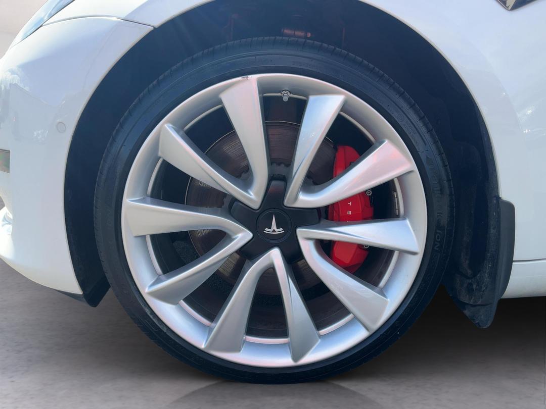 Photo '10' of Tesla Model 3