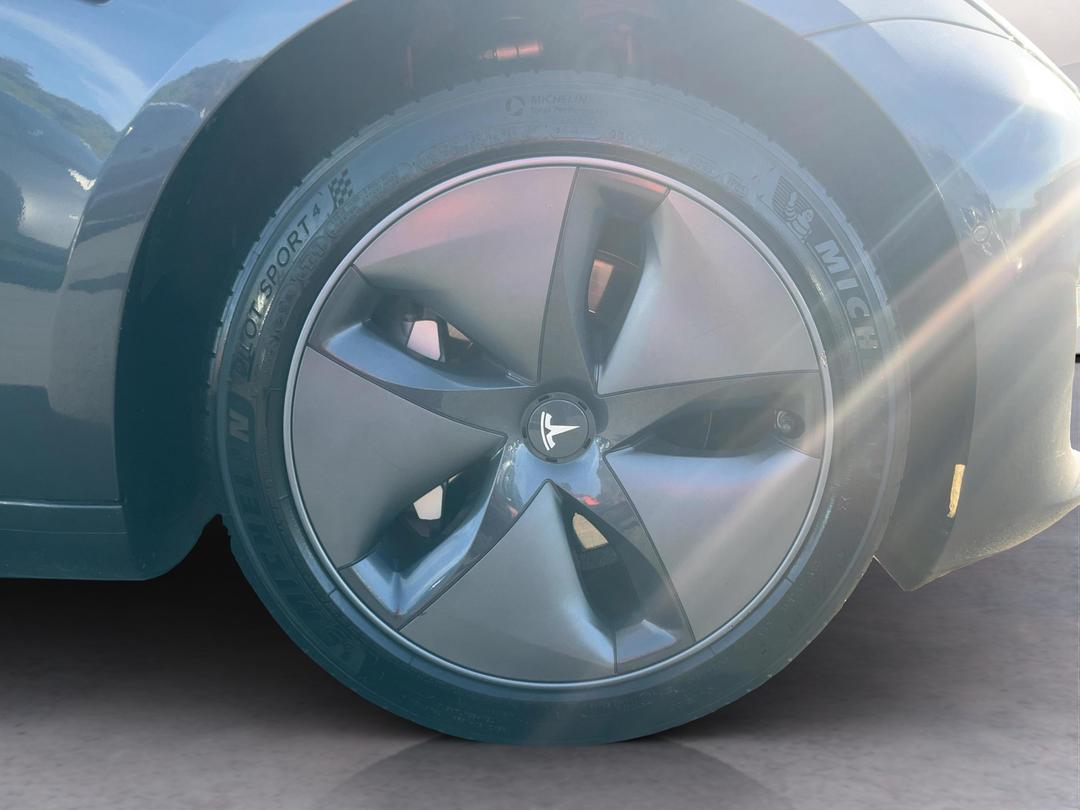 Photo '9' of Tesla Model 3