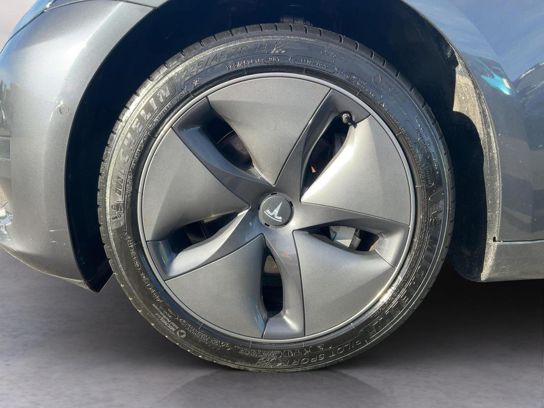 Photo '10' of Tesla Model 3
