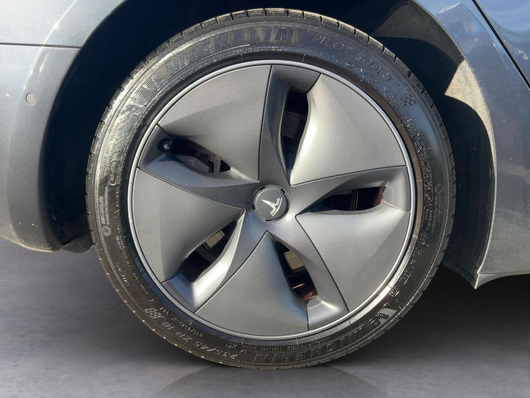 Photo '12' of Tesla Model 3