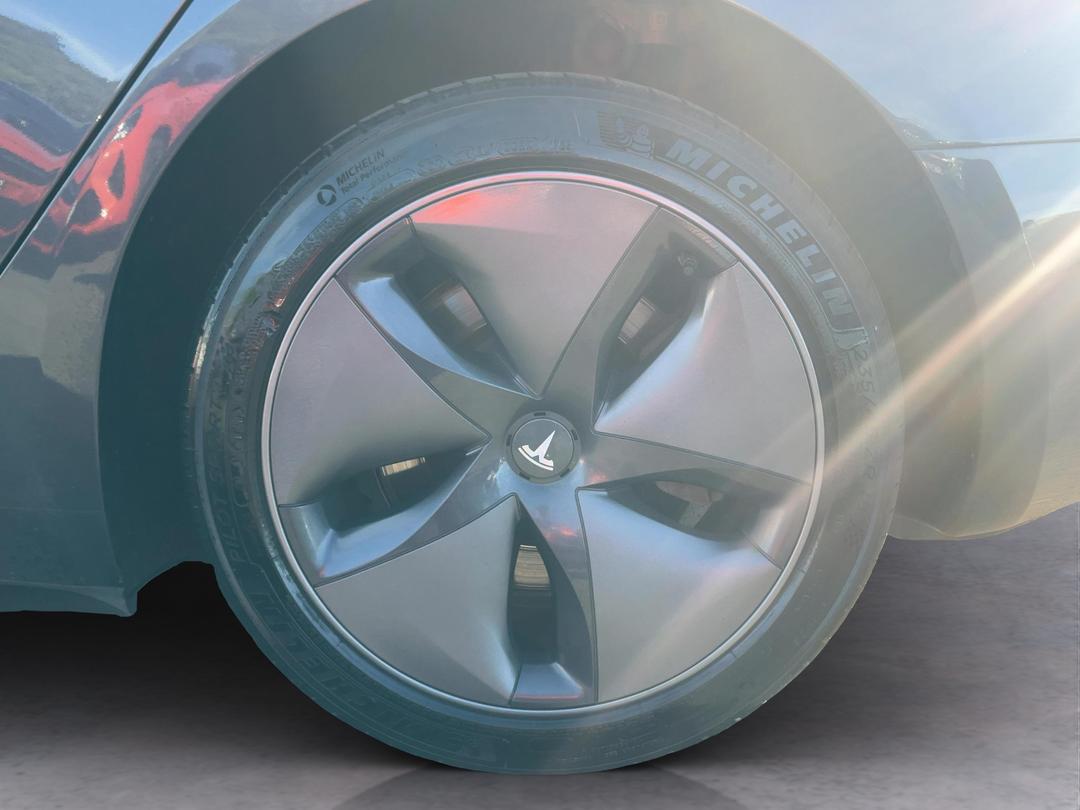Photo '11' of Tesla Model 3