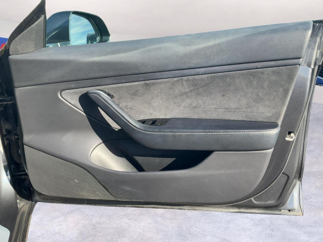 Photo '15' of Tesla Model 3