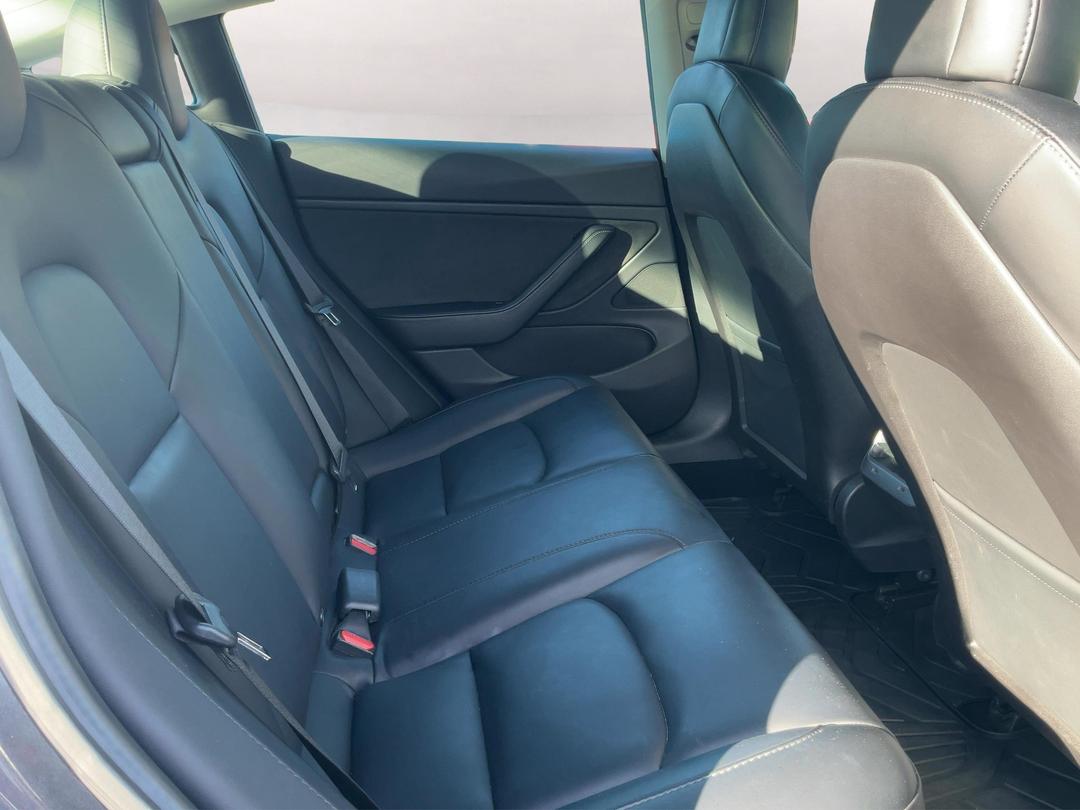 Photo '20' of Tesla Model 3