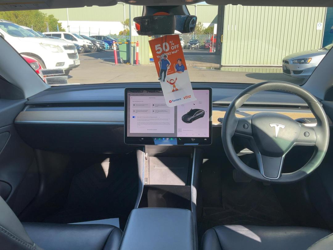 Photo '17' of Tesla Model 3