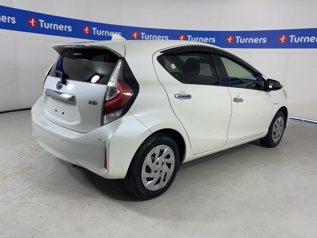 Photo '7' of Toyota Aqua