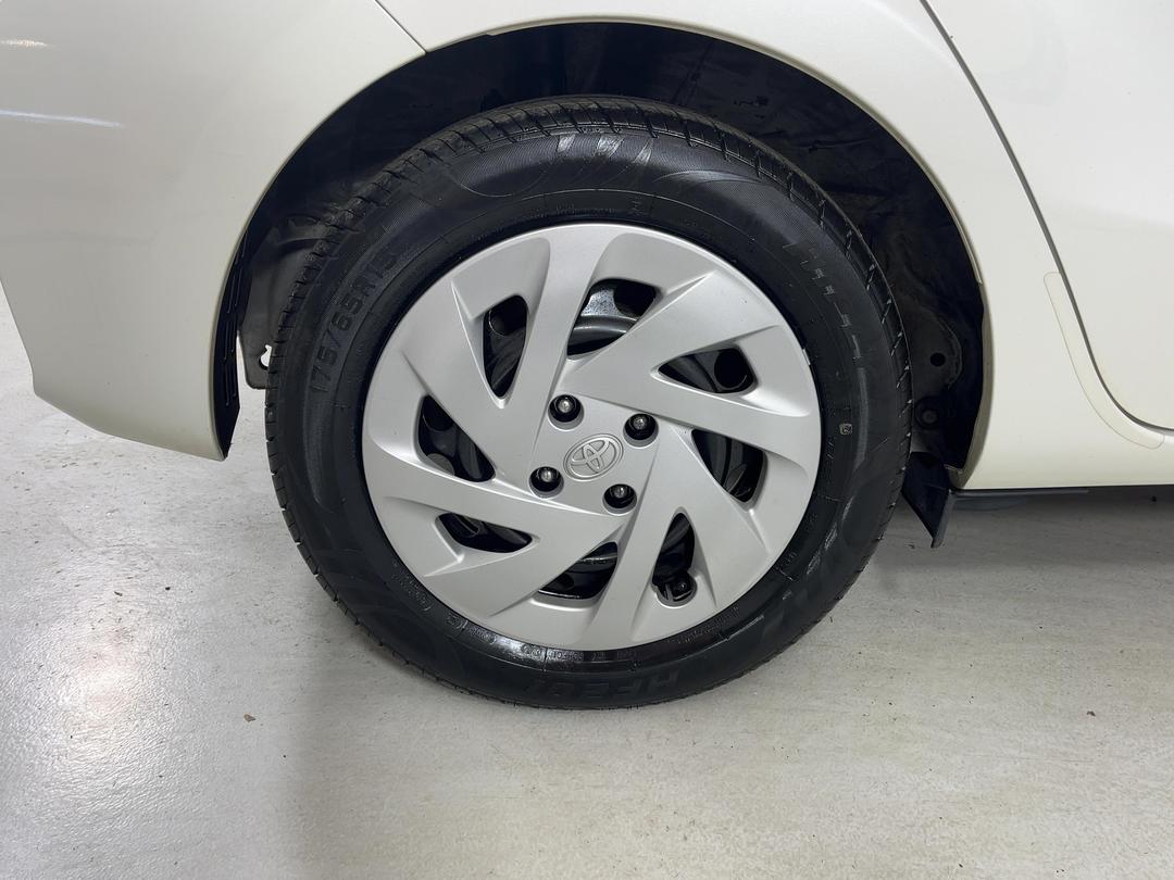 Photo '12' of Toyota Aqua