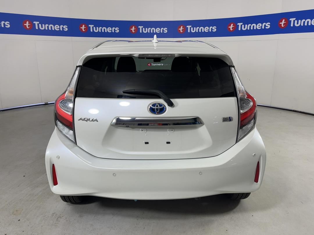 Photo '6' of Toyota Aqua