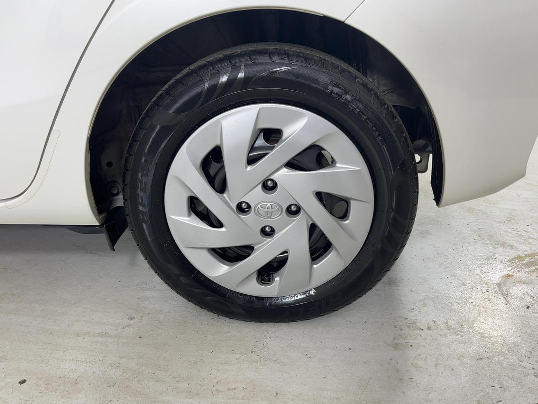 Photo '11' of Toyota Aqua