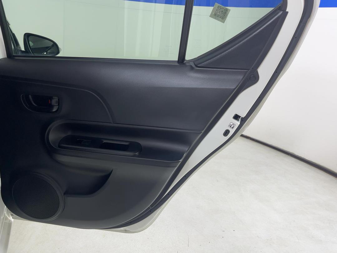 Photo '19' of Toyota Aqua