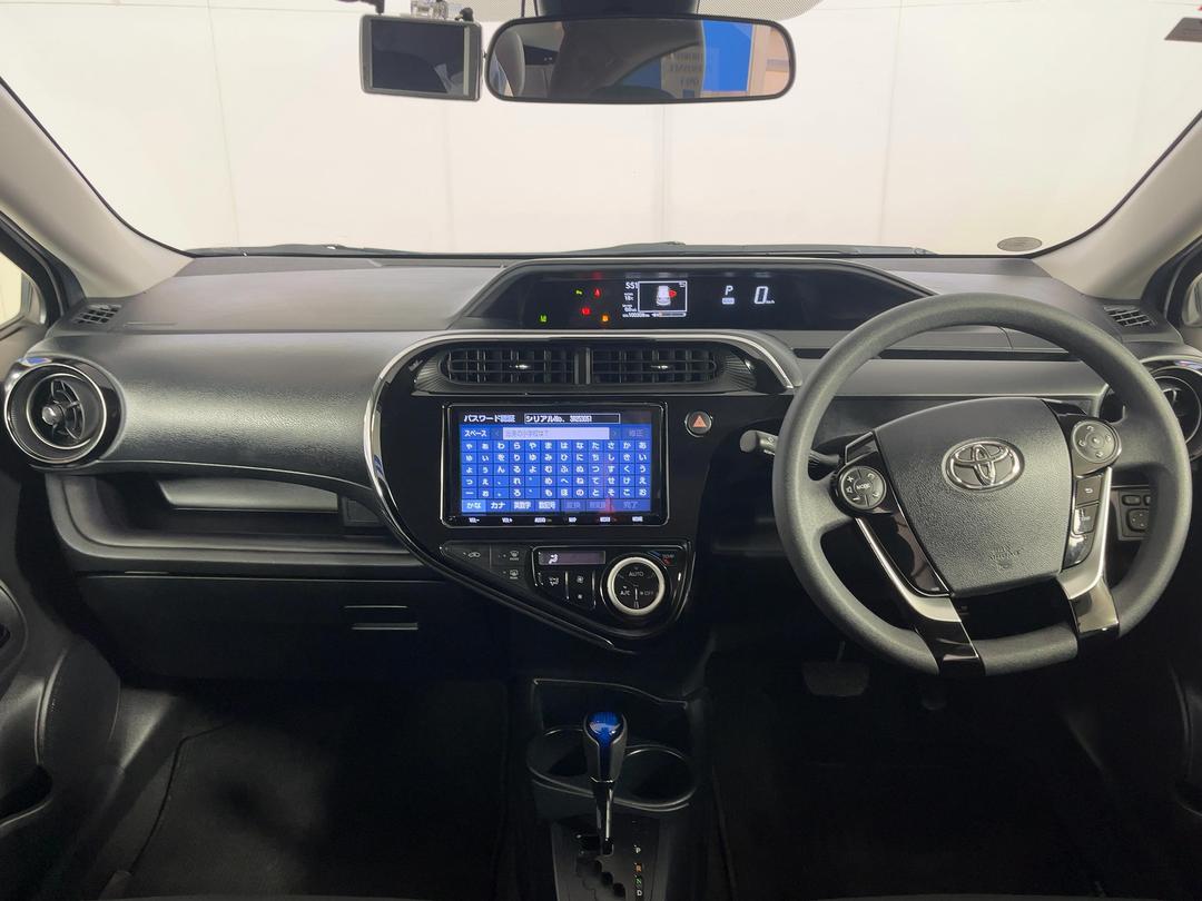 Photo '17' of Toyota Aqua