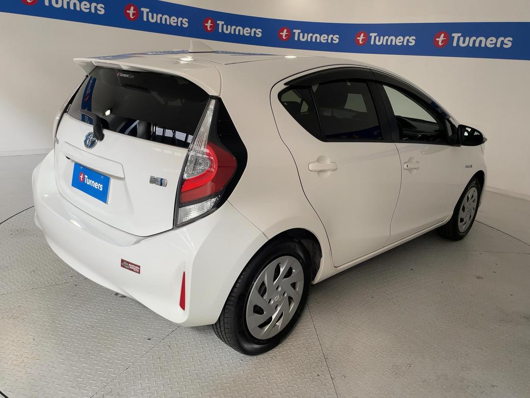 Photo '7' of Toyota Aqua