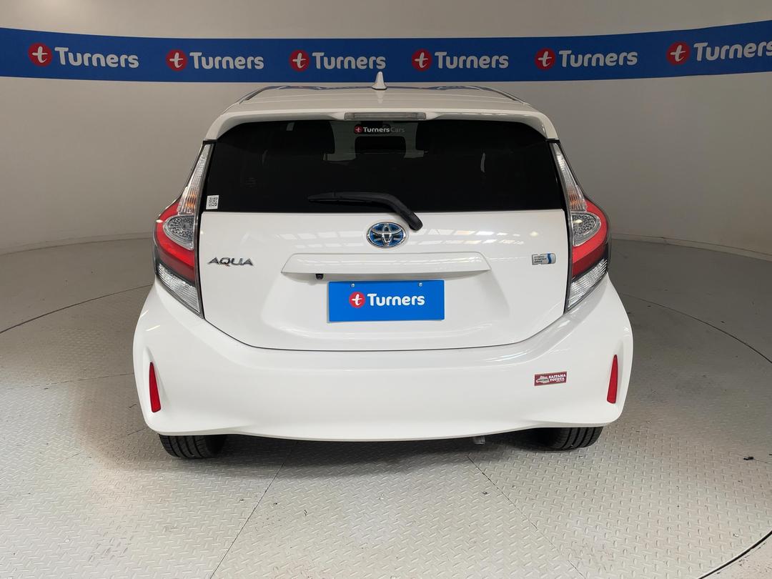 Photo '6' of Toyota Aqua