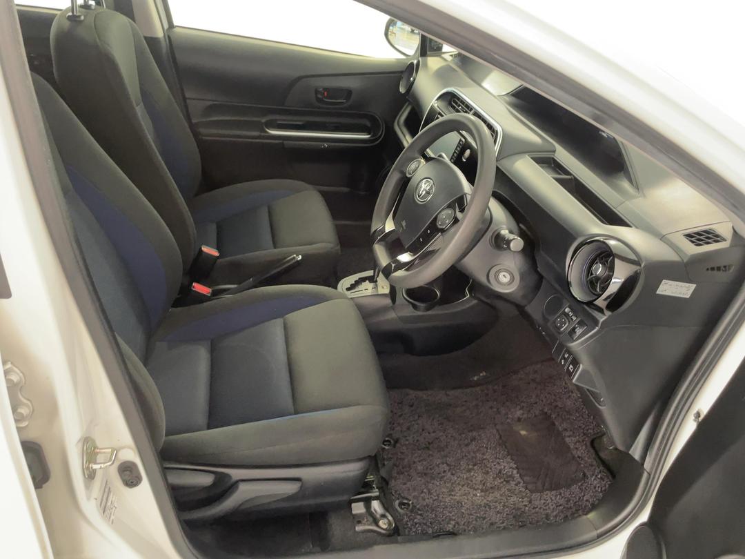 Photo '16' of Toyota Aqua