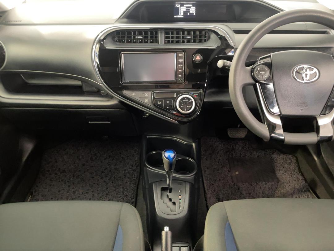 Photo '18' of Toyota Aqua