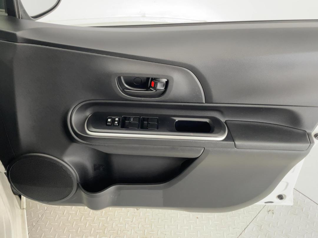 Photo '15' of Toyota Aqua