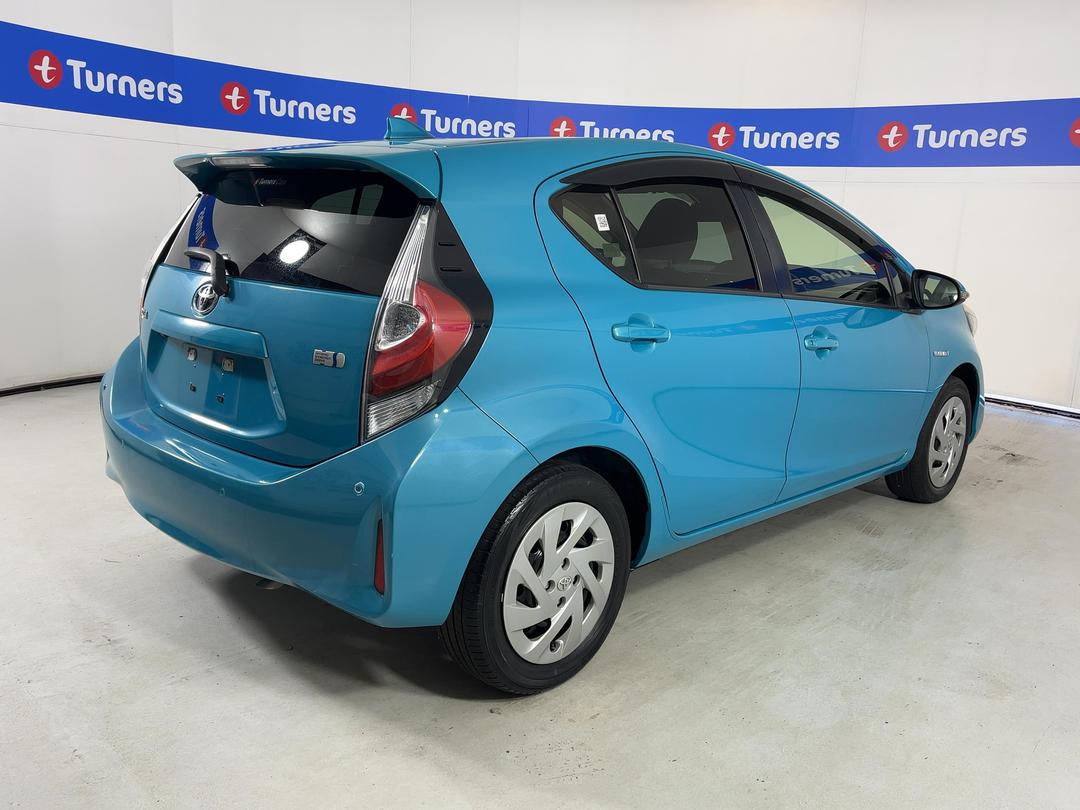 Photo '7' of Toyota Aqua
